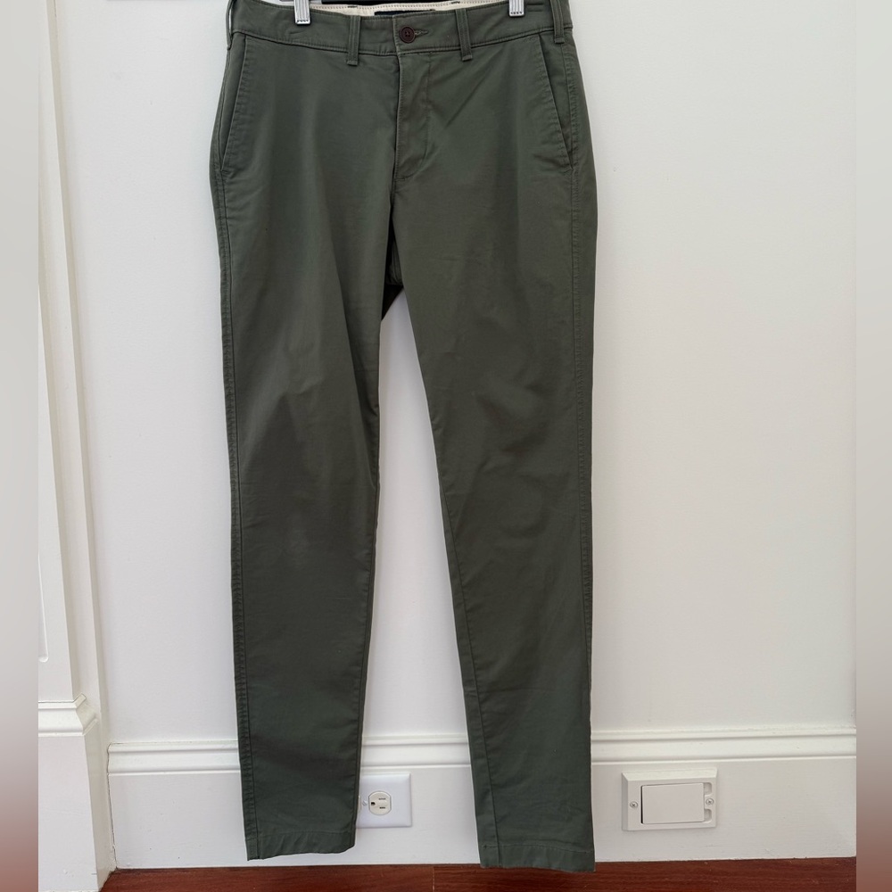 NWOT Abercrombie & Fitch Men's Pants Chinos OLIVE GREEN 30 X 32 NWOT Chino Pant